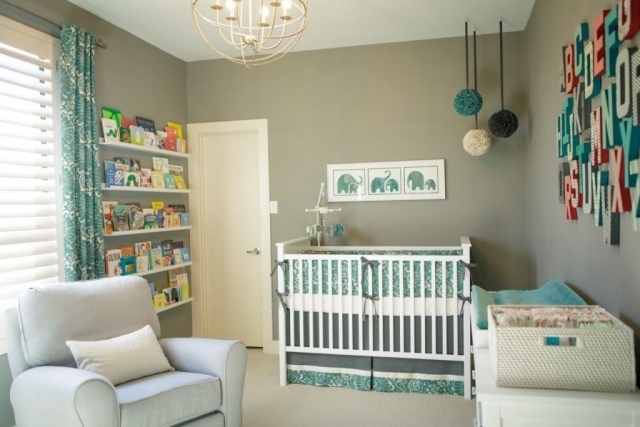 chambre-bebe-peinture-murale-couleur-grise-plafond-blanche-meubles
