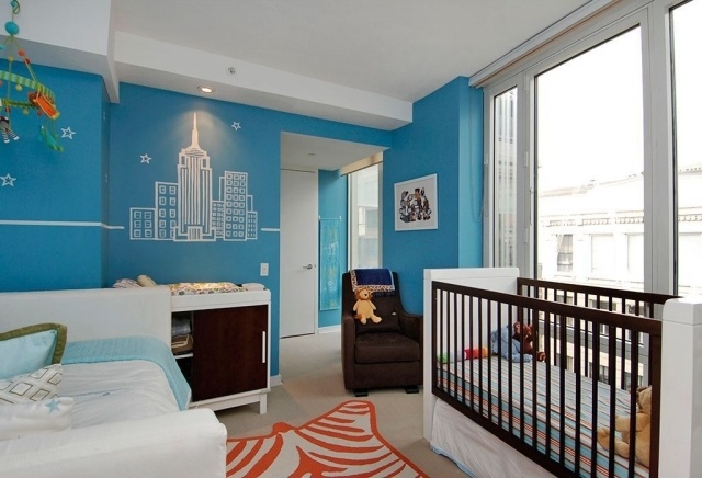 chambre-bebe-peinture-murale-couleur-bleu-blanche-lit
