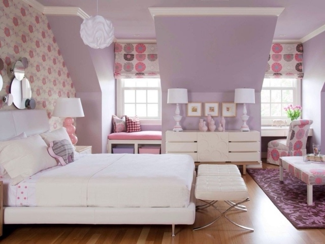 chambre-enfant-peinture-murale-couleur-violet-lit-blanc