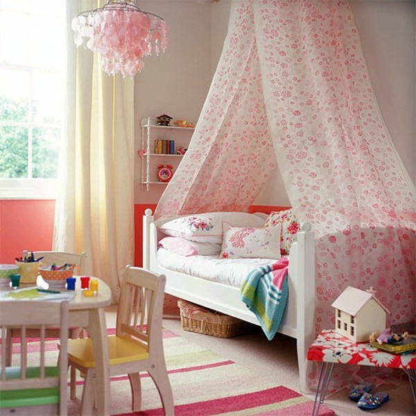 chambre-fille-rose-coin-jeu