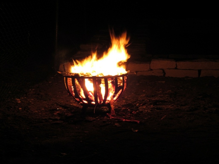 chauffage-terrasse panier feu atmosphère romantique