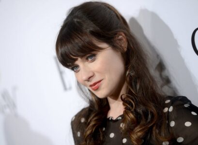 coiffure avec frange longue cheveux-bouclés-romantiques