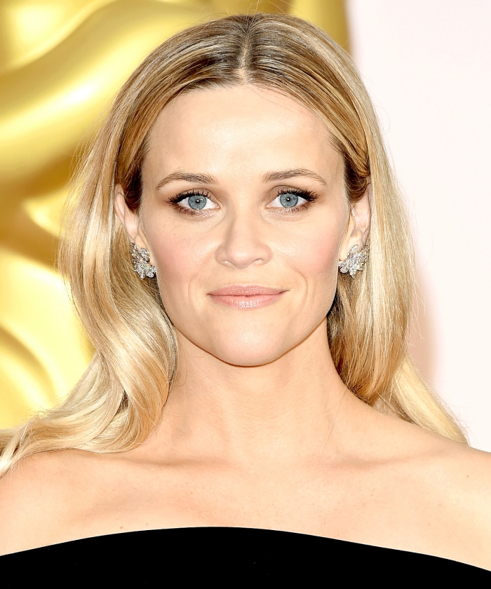 coiffure-cheveux-mi-long-2015-Reese-Witherspoon-raie-milieu