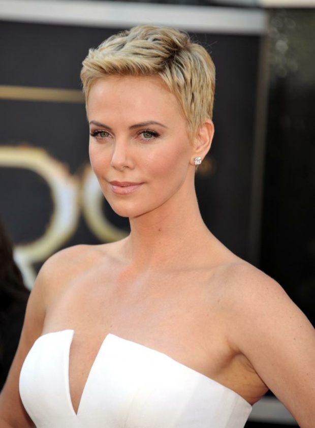 coiffure-femme-cheveux-courts-pixie-Charlize-Theron