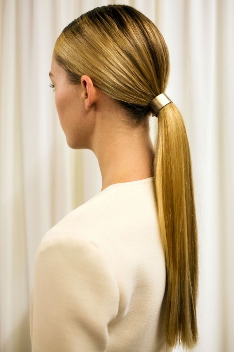 coiffure-femme-printemps-2015-queue-cheval-bas-cheveux-lisses-longs