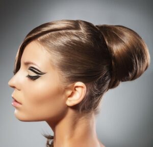 coiffure-femme-printemps-2015-queue-cheval-chignon-frange-raie