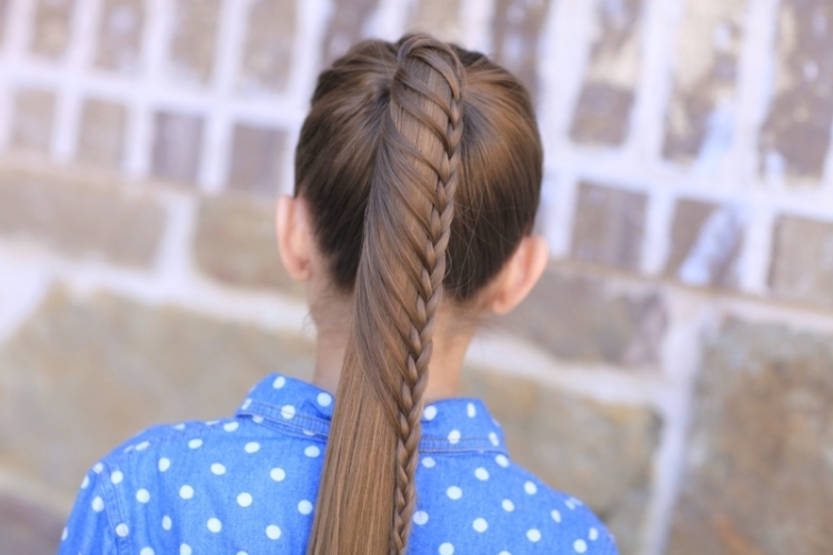 Coiffure fille: idées cheveux longs et mi-longs en 28 photos