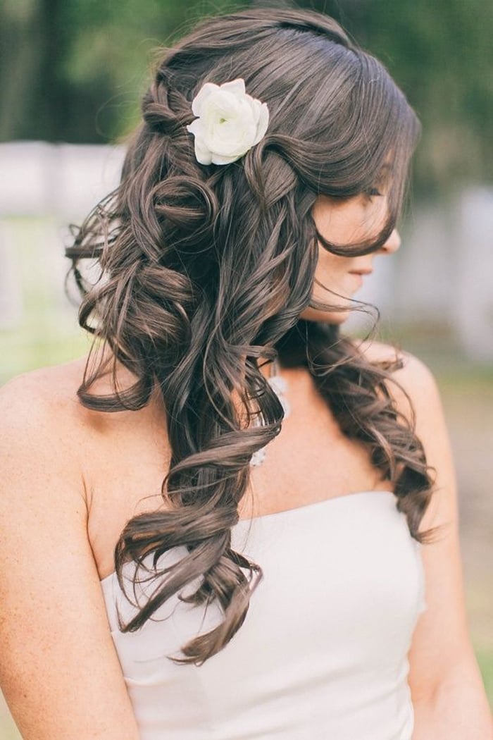 coiffure-mariage-2015-cheveux-lâchés-bouclés-tresse-fleur