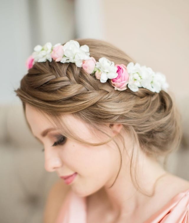 coiffure-mariage-cheveux-long-tresse-française-chignon-fleurs coiffure mariage cheveux long