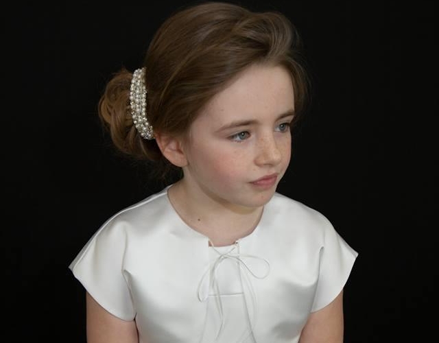 Coiffure petite fille mariage : 30 superbes idées pour les fillettes d