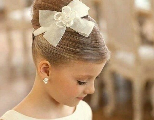 Coiffure petite fille mariage : 30 superbes idées pour les fillettes d