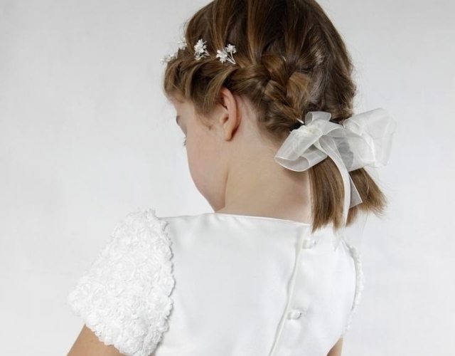 Coiffure petite fille mariage : 30 superbes idées pour les fillettes d