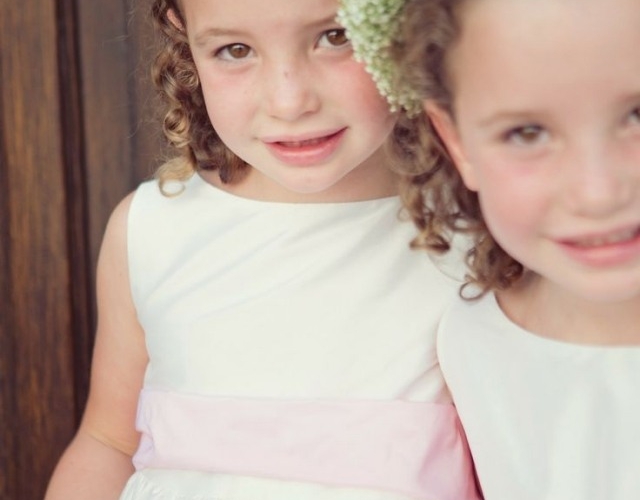 Coiffure petite fille mariage : 30 superbes idées pour les fillettes d