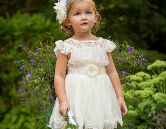 Coiffure petite fille mariage : 30 superbes idées pour les fillettes d
