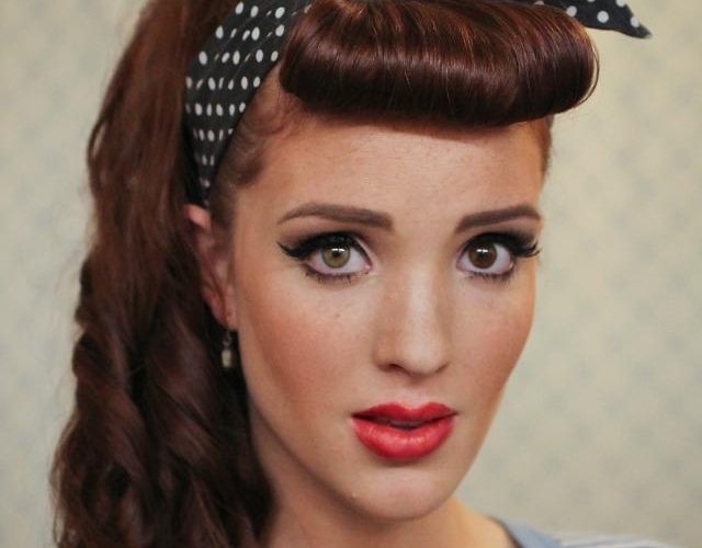 Coiffure pin up – 30 idées et tutos pour adopter la coiffure année 50