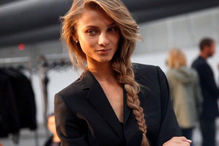 coiffure-tresse-laterale-franche-sur-cote