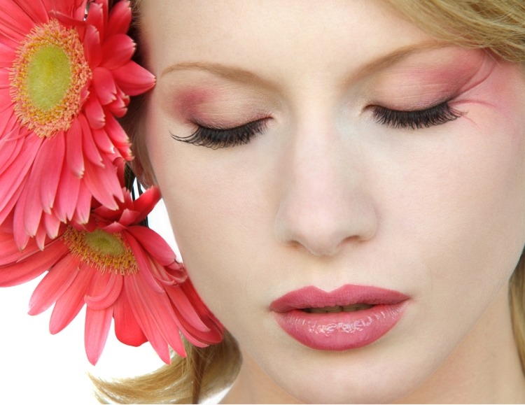 comment se maquiller yeux-make-up-rose-corail-gerbéra