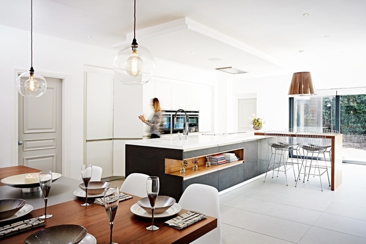 cuisine-moderne-tendance-2015-ilot-central-espace-rangement-table-rectangulaire-chaises