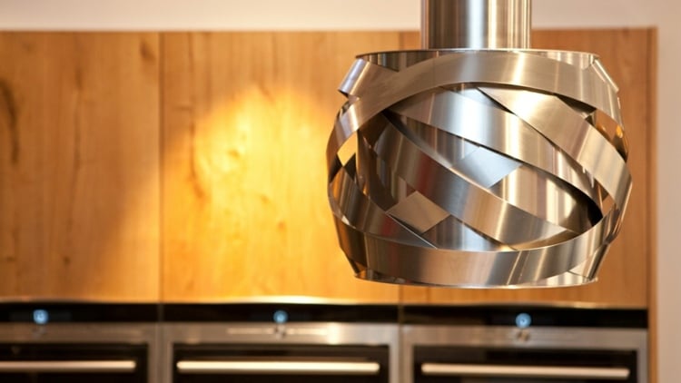 cuisine-moderne-tendance-2015-lampe-plafond-meuble-bois