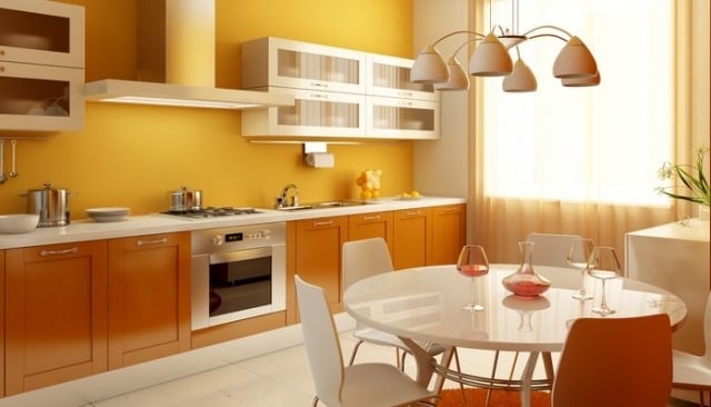 cuisine-vintage-peinture-murale-jaune-armoires-orange-meubles-blanc