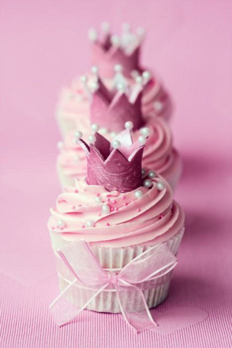 deco-anniversaire-enfant-thematique-princesse-cupcakes-couronnes