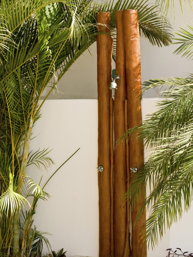 douche-exterieure-bambou-palmier-bambou