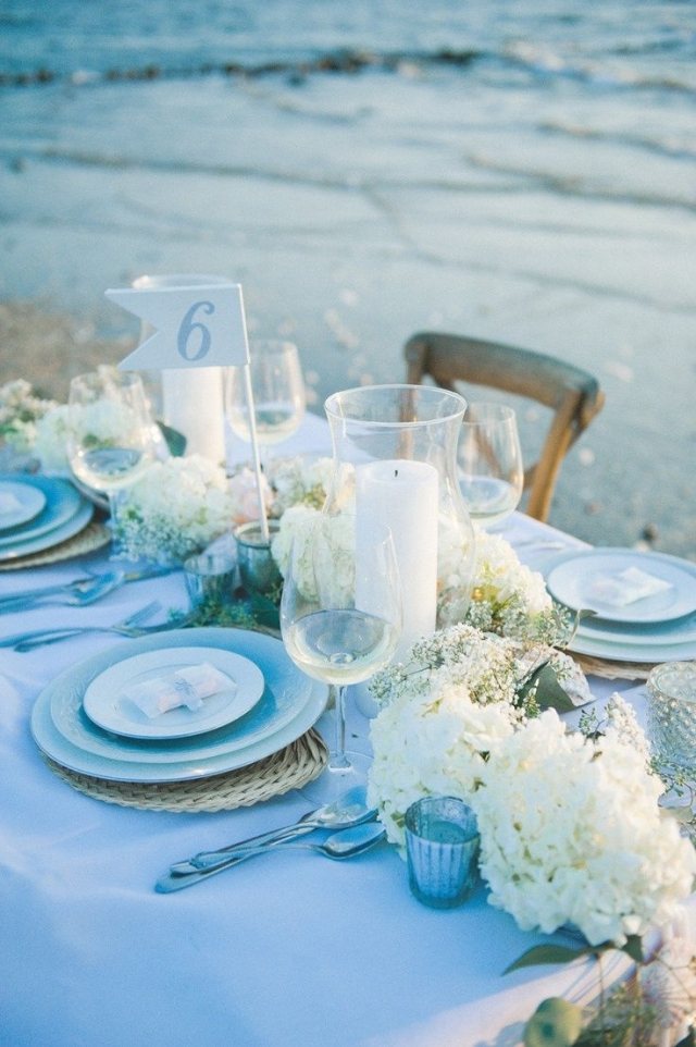 déco-mariage-champêtre-bord-mer-originale-bleu-blanc-hortensias
