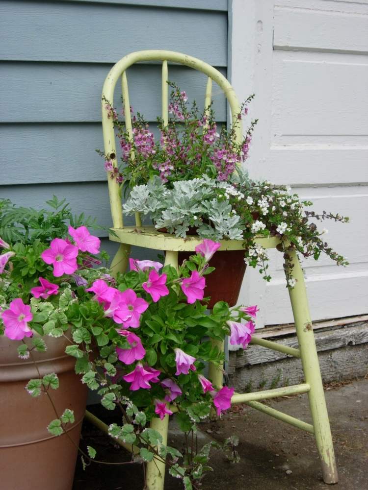 décoration jardin objets-récup-porte-pot-chaise-ancienne