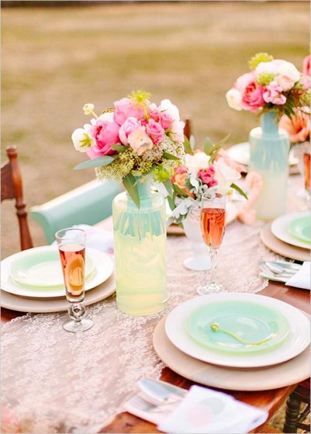 décoration-mariage-compositions-florales-chamin-table-dentelle