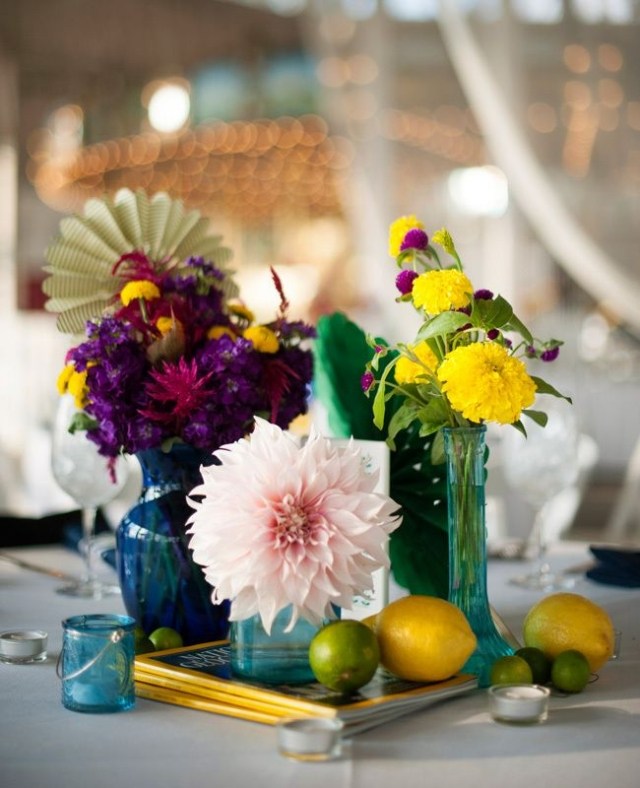 décoration-mariage-originale-centre-table-bouquets-citrons