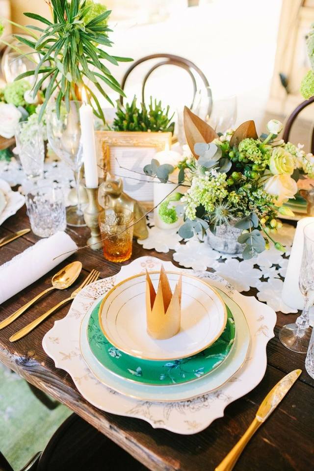 décoration de mariage originale-table-idées-blanc-vert-or