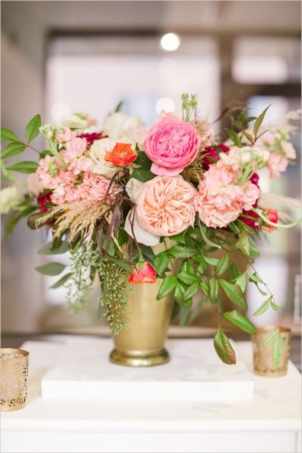 décoration-mariage-table-fleurs-vase-texture-laiton