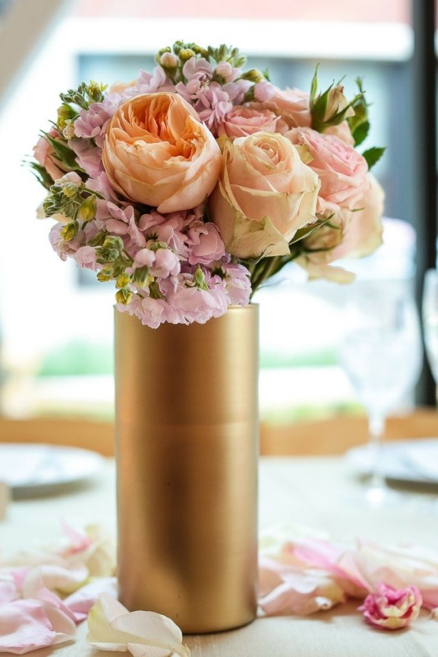 décoration-mariage-vase-cylindrique-bronze-fleurs-pastel