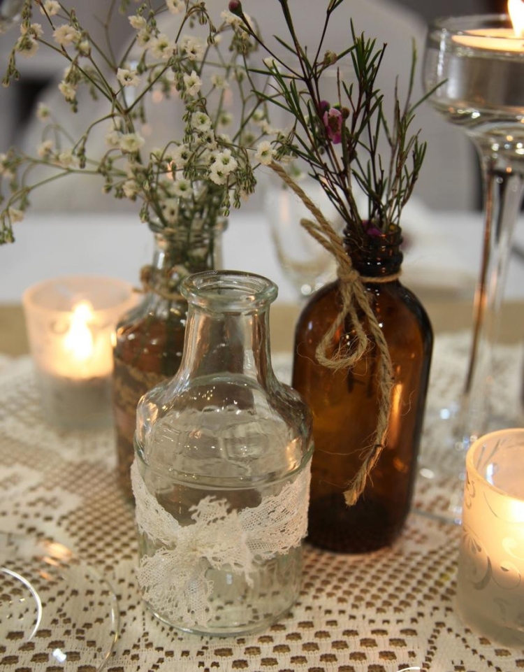 décoration-mariage-vintage-anciennes-bouteilles-fleurs