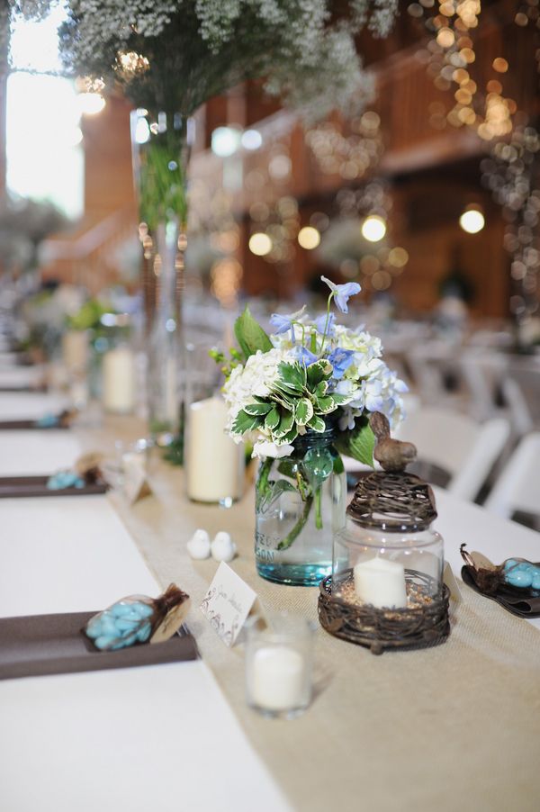décoration-table-mariage-vases-récipients-dépareillés