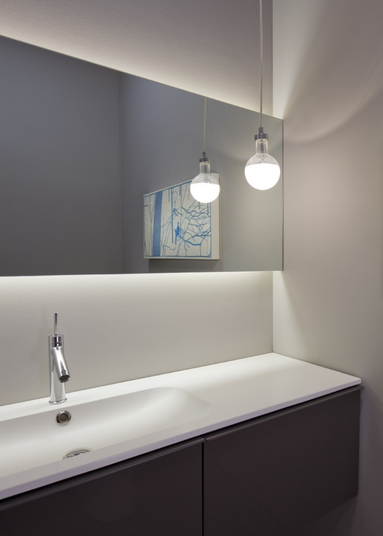 eclairage-indirect-miroir-suspension-salle-bains