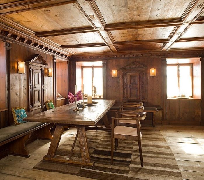 ensemble-salle-manger-bois-massif-plafond-caissons-lambris