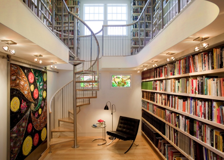 escalier-helicoidal-marches-bois-rampe-blanche-bbliothèque escalier hélicoïdal