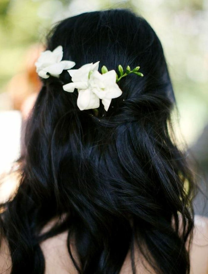 fleurs-blanches-accent-tendre-coiffure-mariée