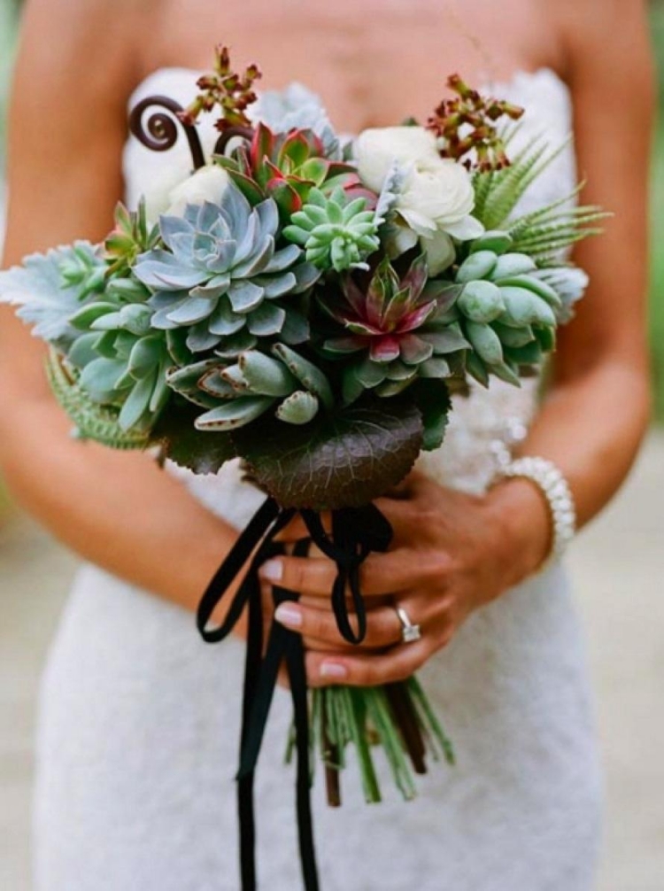 fleurs mariage originales bouquet-mariée-succulentes