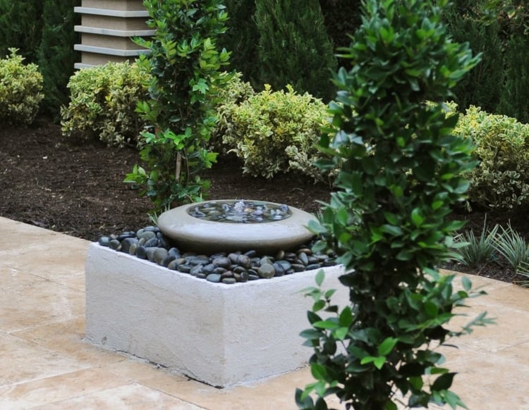 fontaine-jardin-pierre-glaets-plantes-vertes fontaine de jardin