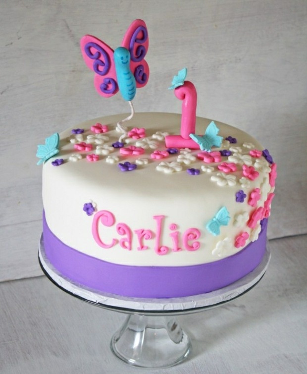 gateau-anniversaire-thematique-bébé-fille-papillon-fleurs gâteau d’anniversaire