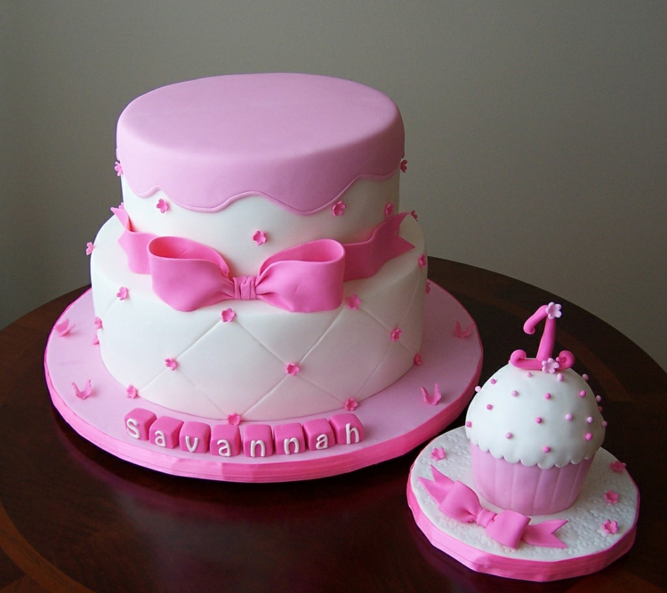 gateau-anniversaire-thematique-bébé-fille-ruban-cupcake