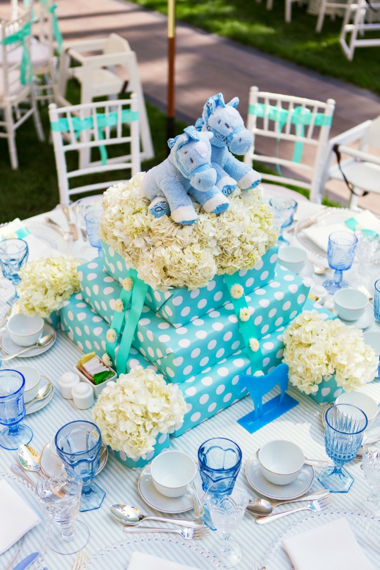 gateau-anniversaire-thematique-bébé-poneys-bleu-layette-hortensias
