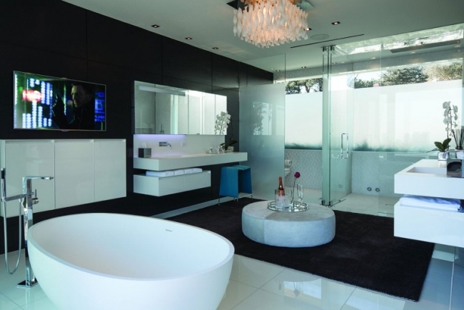 grande-salle-bain-moderne-design-luxe-noir-blanc