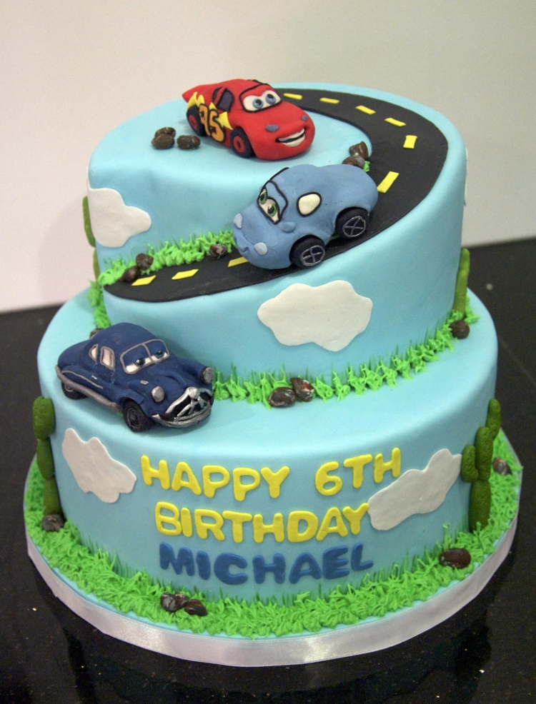 gâteau anniversaire original 3 étages garçon Cars