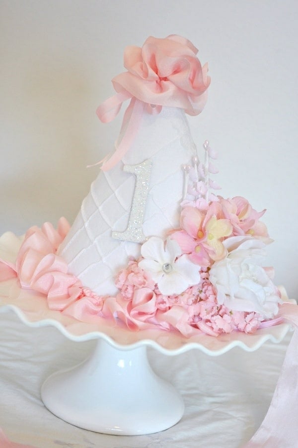 gâteau-anniversaire-original-bébé-fille-1-an-blanc-rose