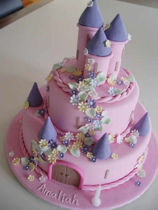 gâteau-anniversaire-original-fille-château-rose-tourelles-lilas