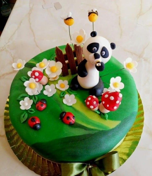 gâteau-original-bébé-panda-coccinelles-abeilles-champignons