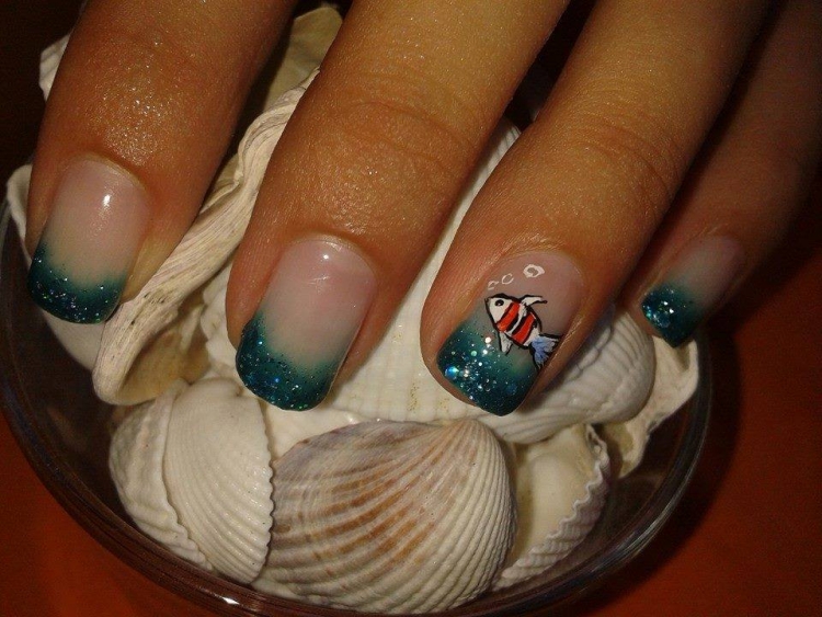 idee-deco-ongles-poisson-paillettes